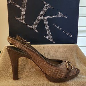 Anne Klein - 4" Heel - Taupe Houndstooth Slingback - Size 8.5